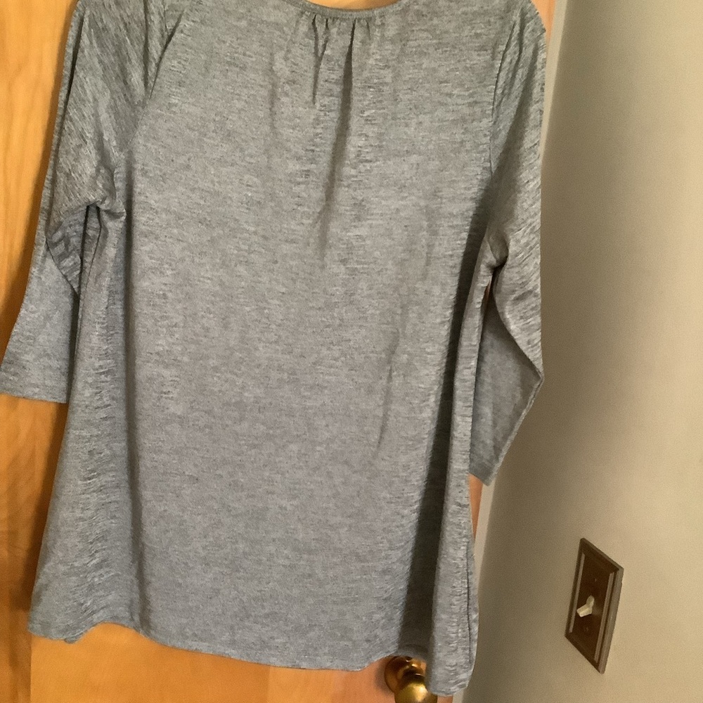 Beautiful blouse - Picture 3 of 4